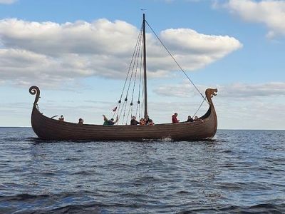 Прогулка на ладье Хийси на остров Лой