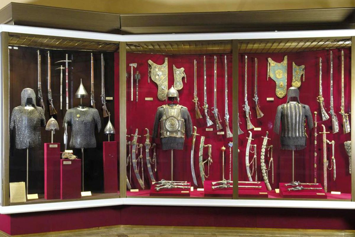 Оружейная Палата: "Тайна шапки Мономаха" пешеходная экскурсия (ГРУППОВАЯ)