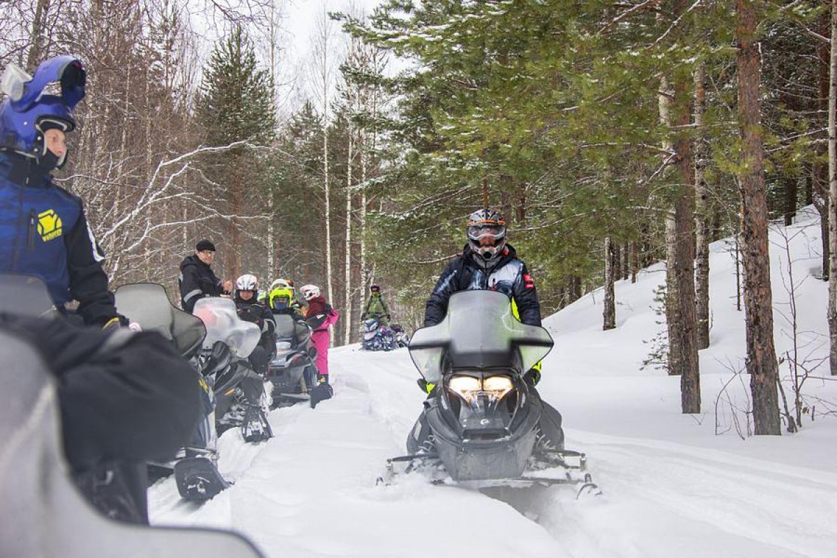 Путешествие на снегоходах на Вулкан Гирвас