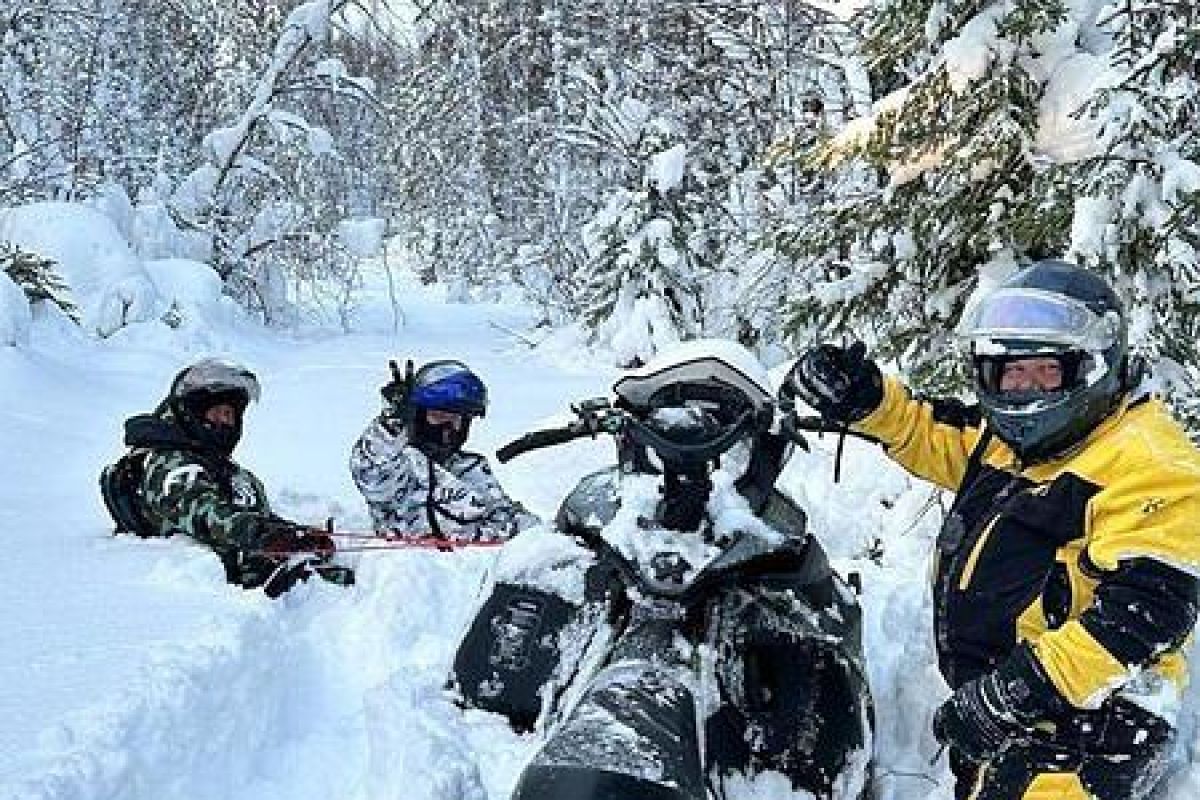 Путешествие на снегоходах на Вулкан Гирвас