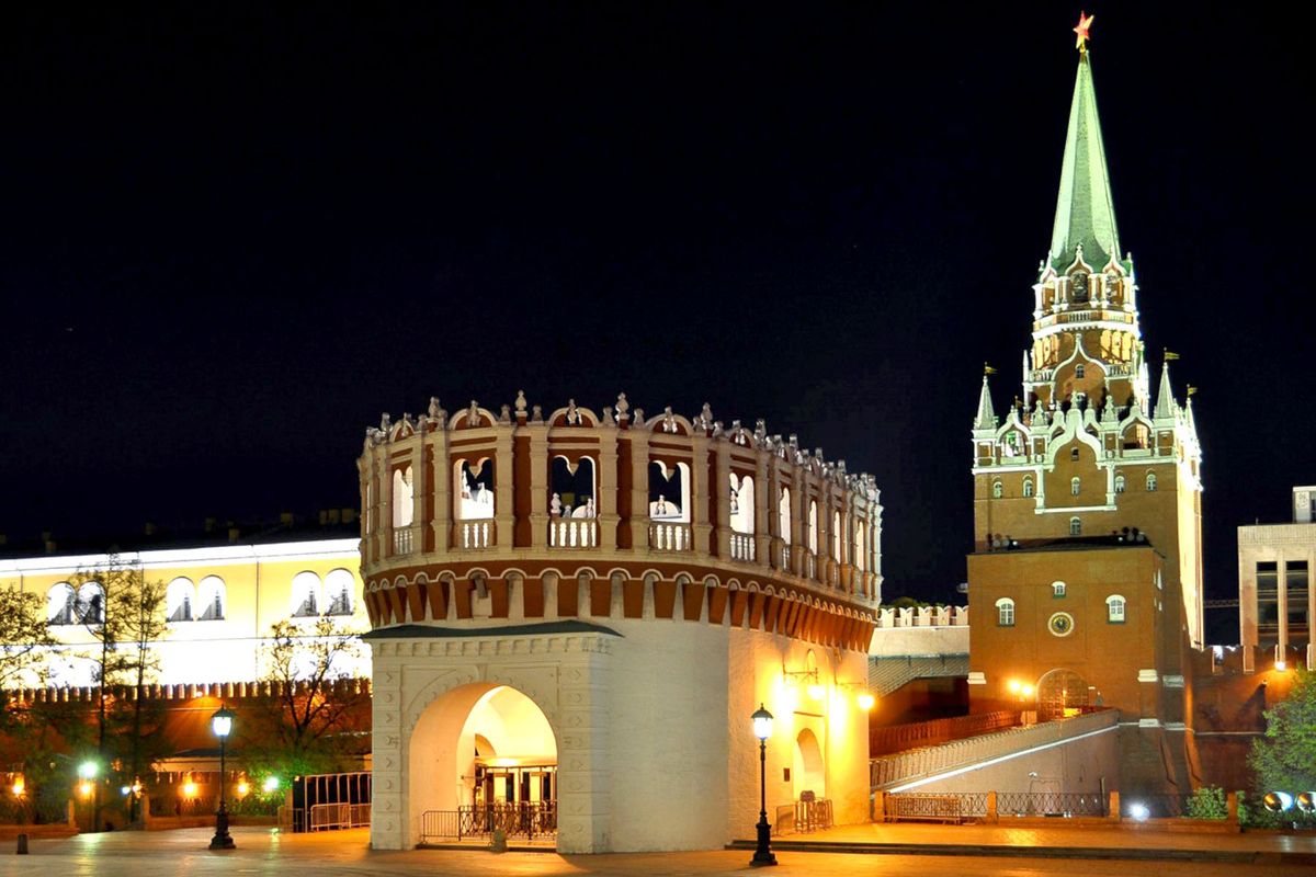 "Кремль: история и шедевры" пешеходная экскурсия по территории Московского Кремля и одному собору (ГРУППОВАЯ)