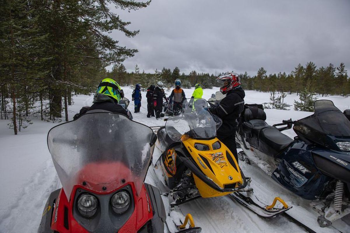 Путешествие на снегоходах на Вулкан Гирвас