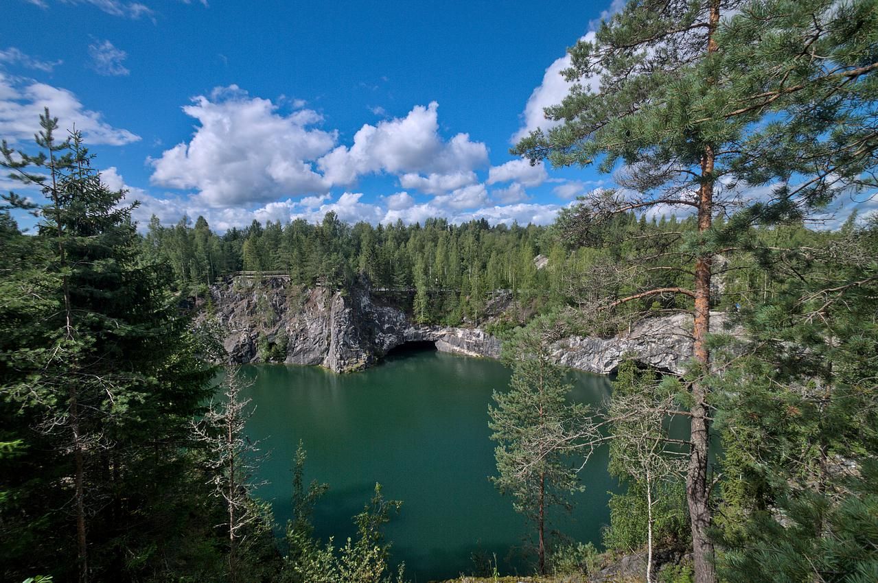 Экскурсия на остров Валаам и в горный парк "Рускеала"