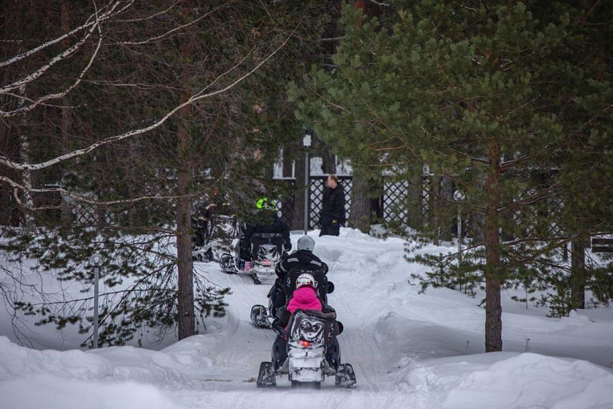 Путешествие на снегоходах на Вулкан Гирвас