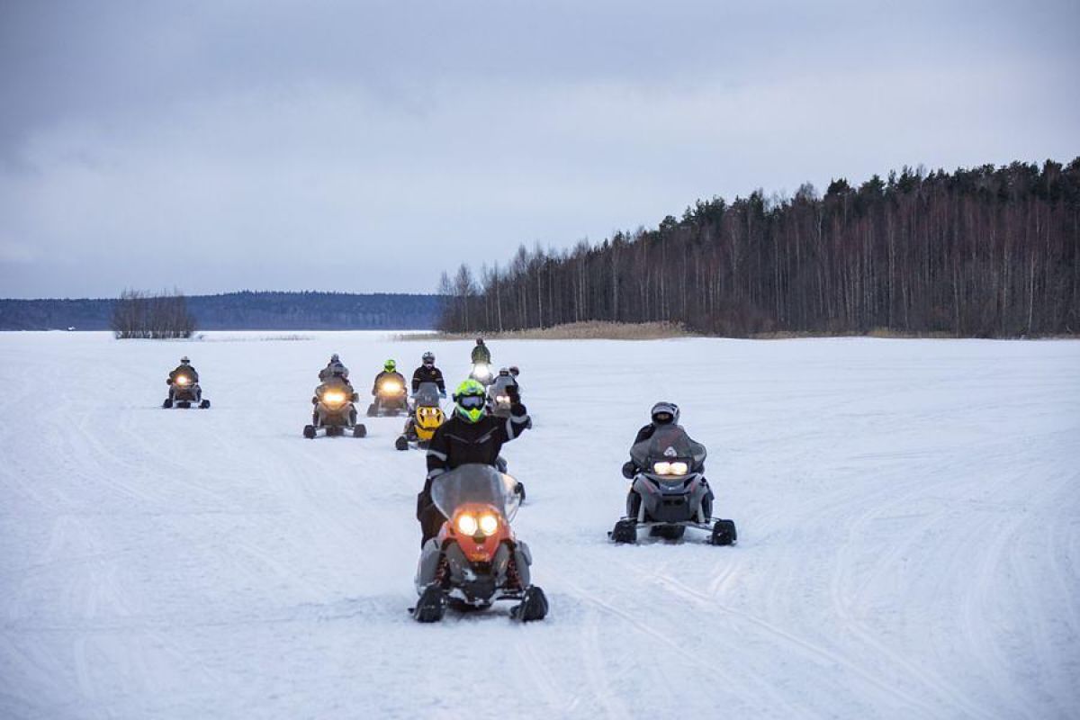 Путешествие на снегоходах на Вулкан Гирвас