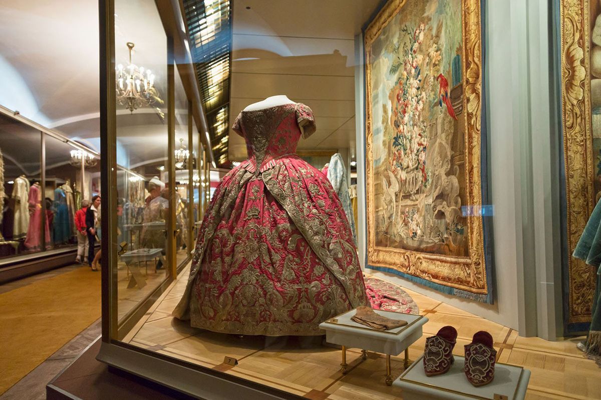 Оружейная Палата: "Тайна шапки Мономаха" пешеходная экскурсия (ГРУППОВАЯ)