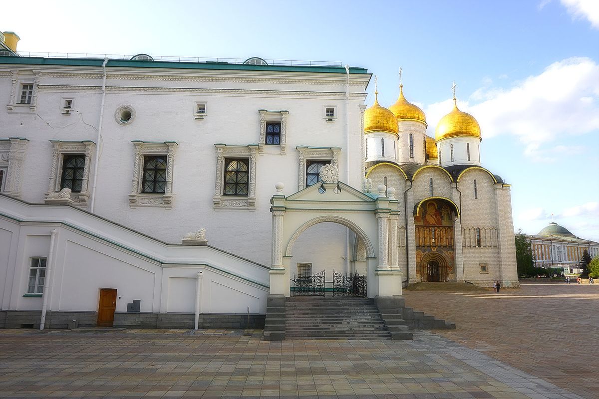 "Кремль: история и шедевры" пешеходная экскурсия по территории Московского Кремля и одному собору (ГРУППОВАЯ)