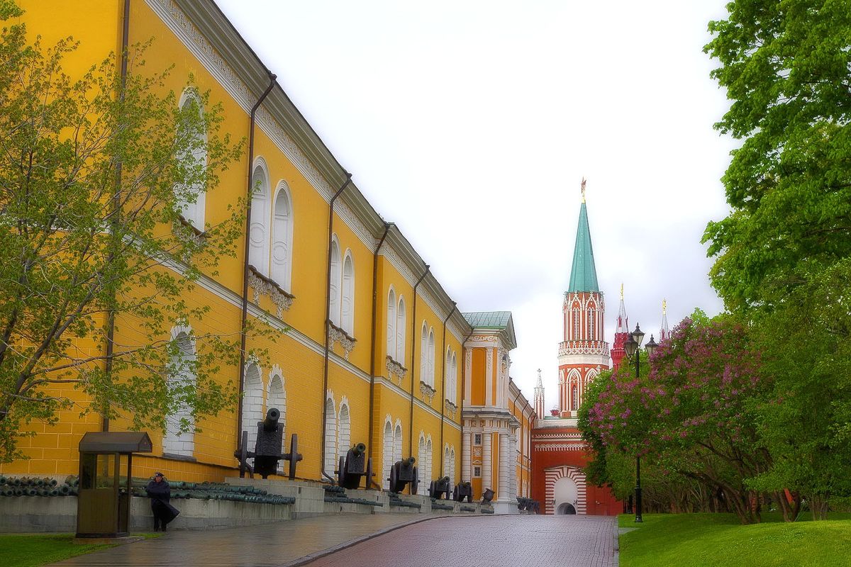 "Кремль: история и шедевры" пешеходная экскурсия по территории Московского Кремля и одному собору (ГРУППОВАЯ)