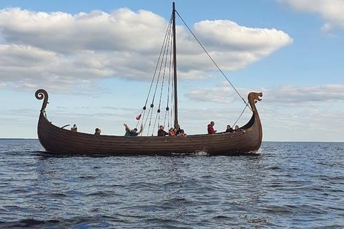 Прогулка на ладье Хийси на остров Лой. Индивидуальный тур.