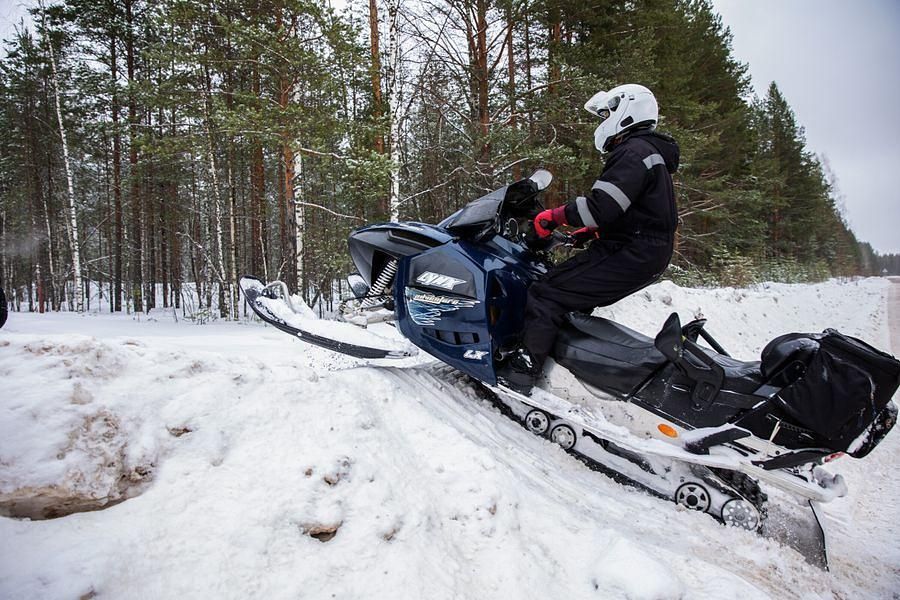 Сафари на снегоходах в Карелии