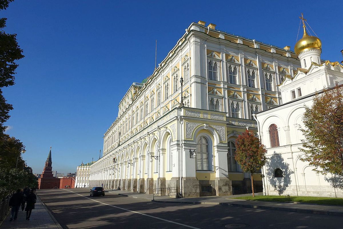 "Кремль: история и шедевры" пешеходная экскурсия по территории Московского Кремля и одному собору (ГРУППОВАЯ)
