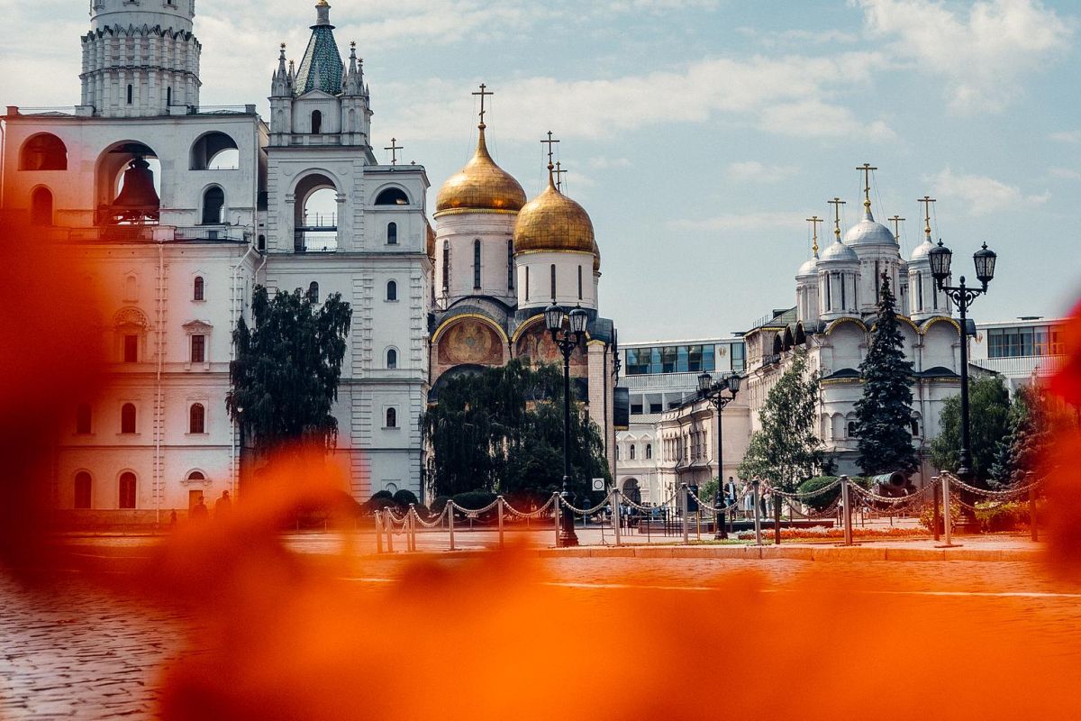 "Кремль: история и шедевры" пешеходная экскурсия по территории Московского Кремля и одному собору (ГРУППОВАЯ)