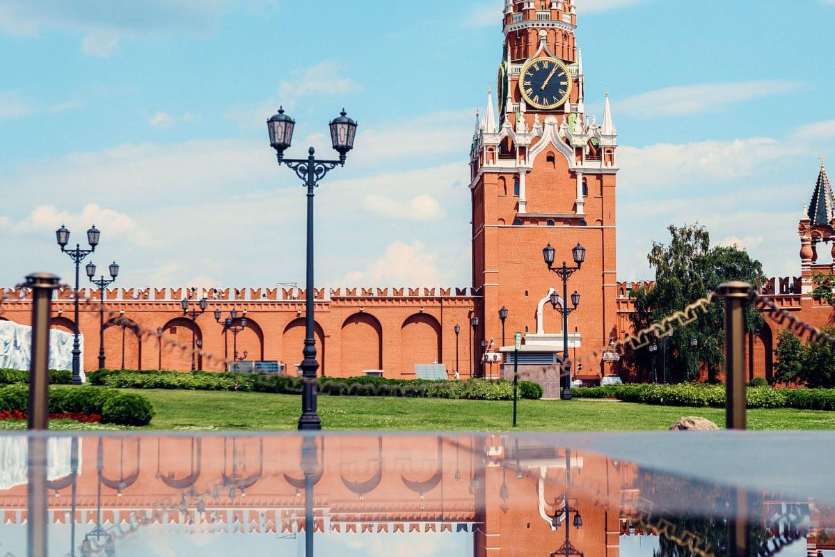 "Кремль: история и шедевры" пешеходная экскурсия по территории Московского Кремля и одному собору (ГРУППОВАЯ)
