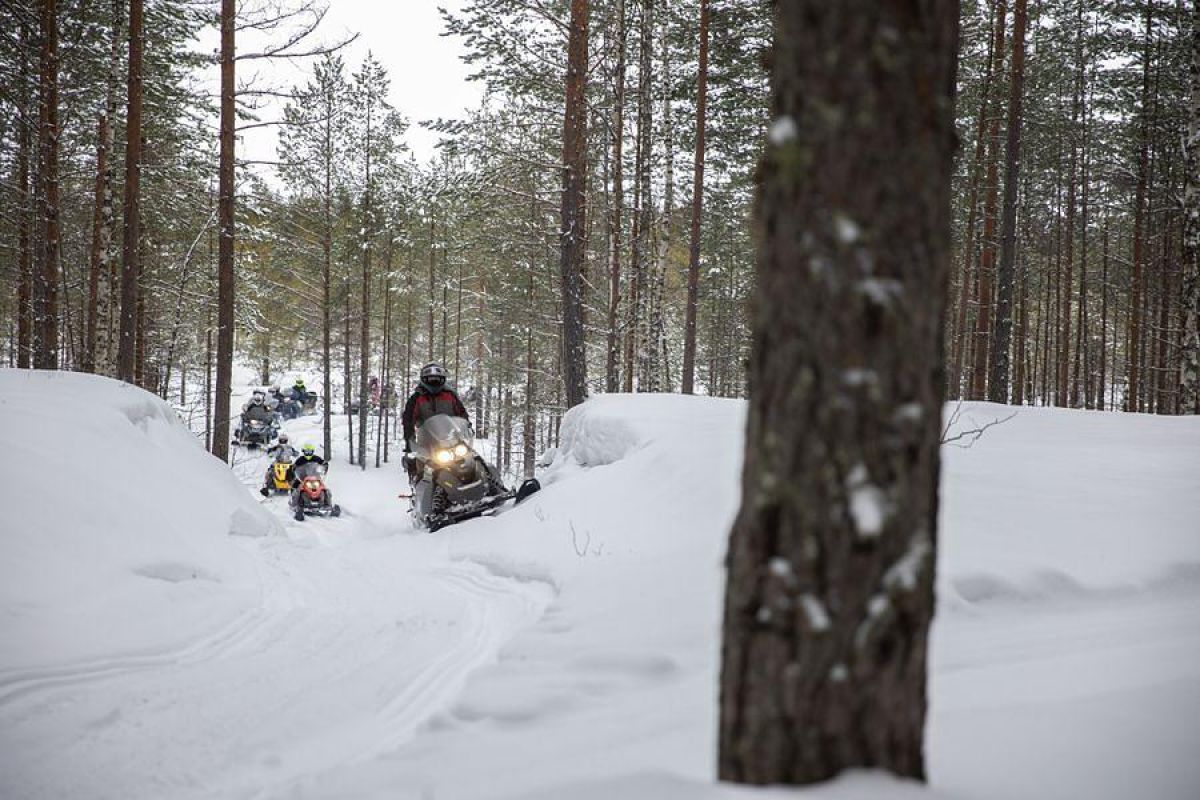Путешествие на снегоходах на Вулкан Гирвас