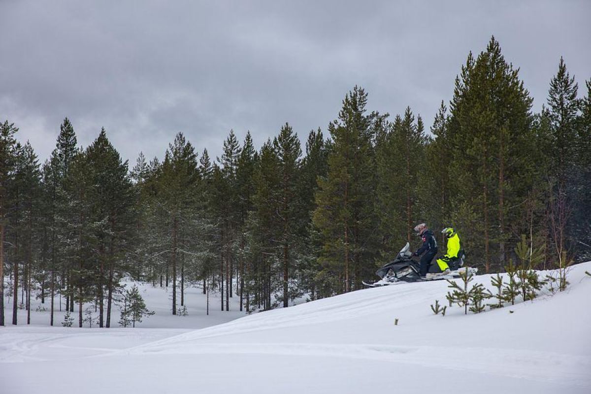 Путешествие на снегоходах на Вулкан Гирвас