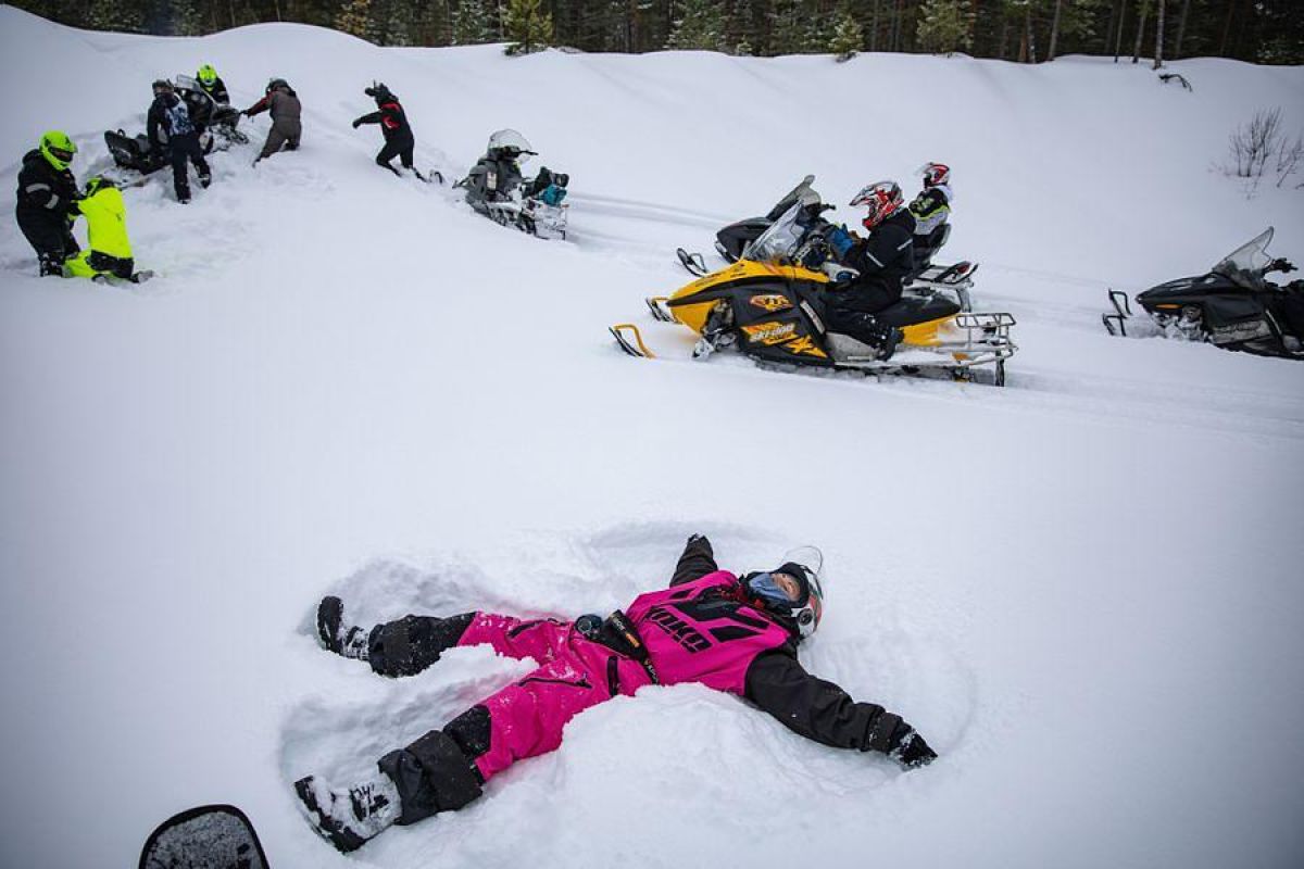 Путешествие на снегоходах на Вулкан Гирвас