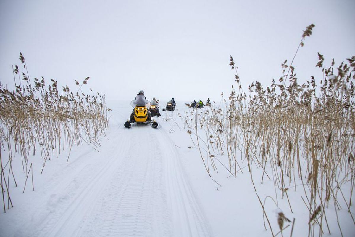Путешествие на снегоходах на Вулкан Гирвас