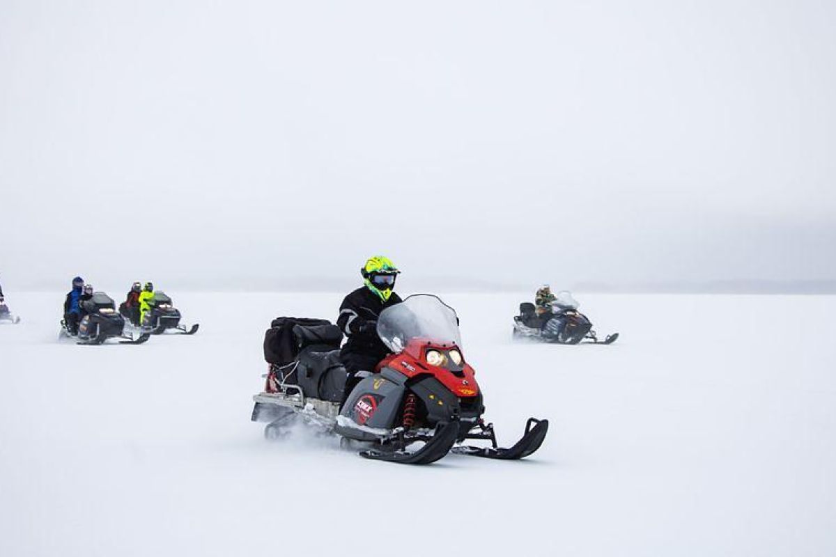 Путешествие на снегоходах на Вулкан Гирвас