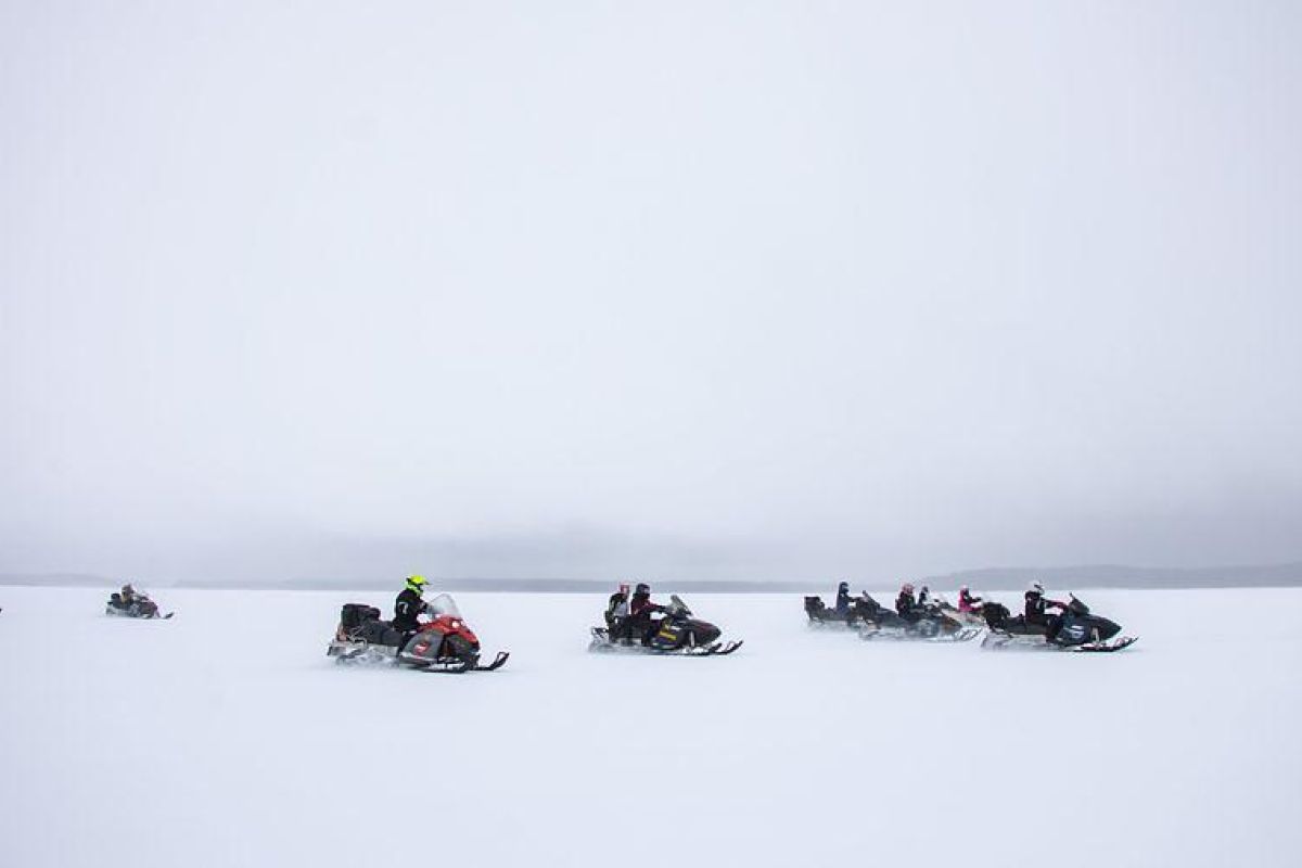 Путешествие на снегоходах на Вулкан Гирвас