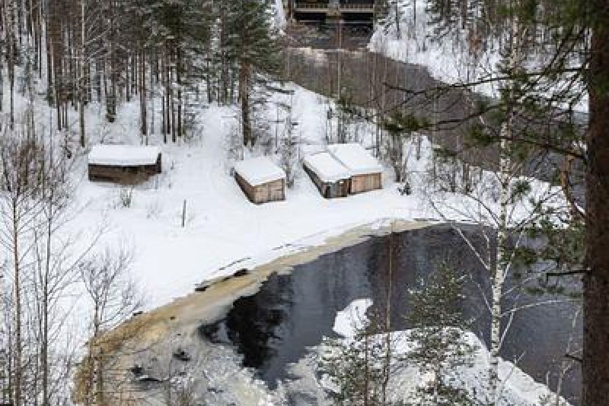 Путешествие на снегоходах на Вулкан Гирвас