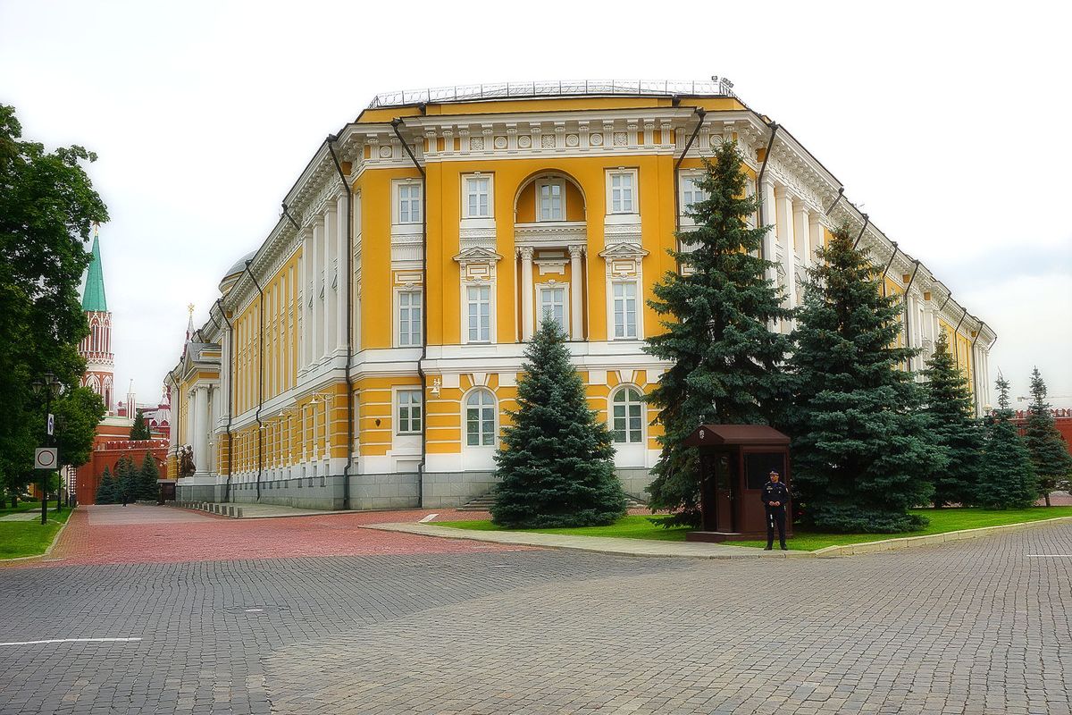 "Кремль: история и шедевры" пешеходная экскурсия по территории Московского Кремля и одному собору (ГРУППОВАЯ)