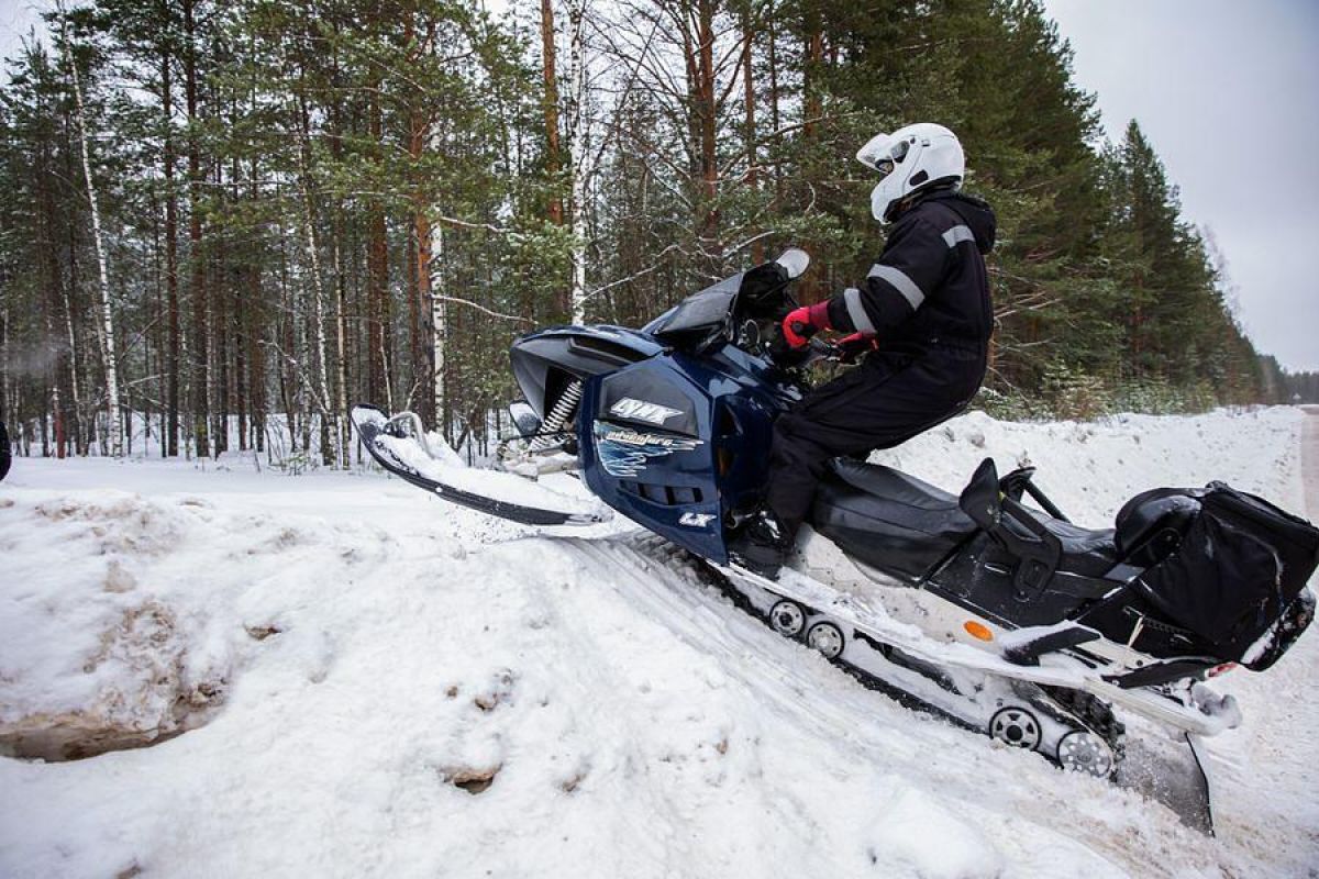 Путешествие на снегоходах на Вулкан Гирвас